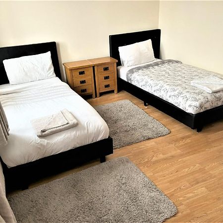London Luxury 5 Bedroom House 2 Min Walk To The Tube Station Ντάγκεναμ Εξωτερικό φωτογραφία