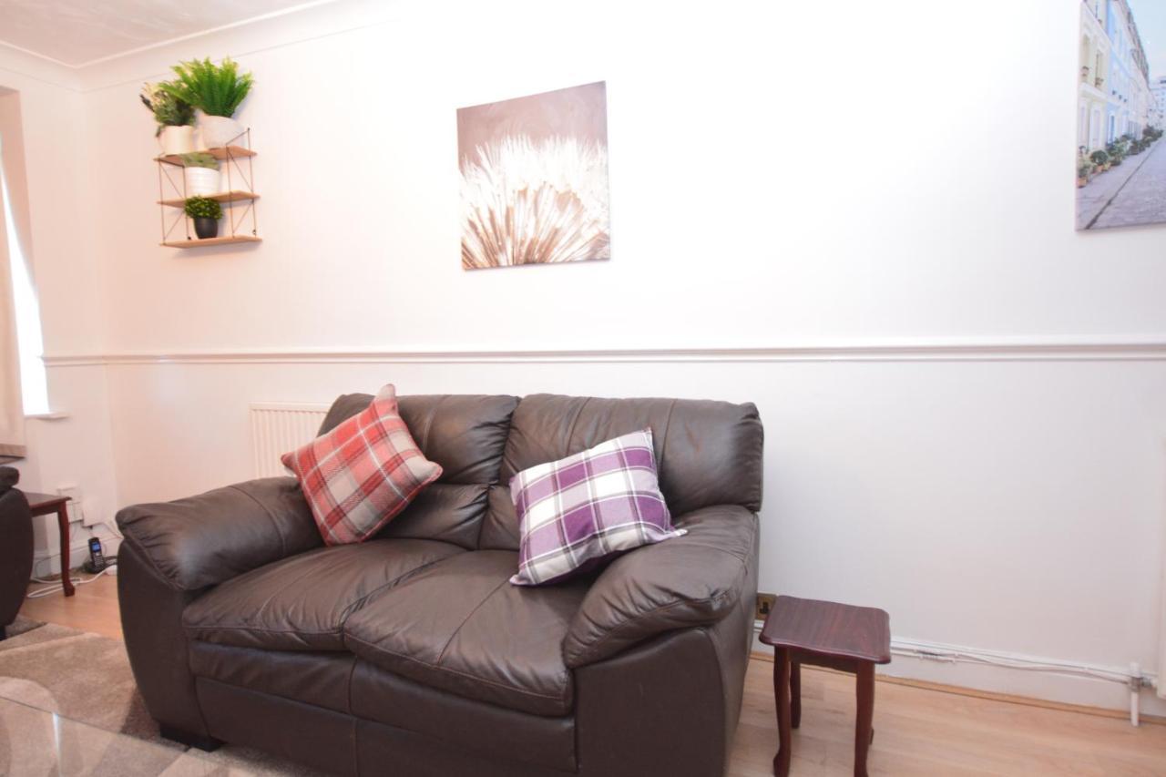London Luxury 5 Bedroom House 2 Min Walk To The Tube Station Ντάγκεναμ Εξωτερικό φωτογραφία