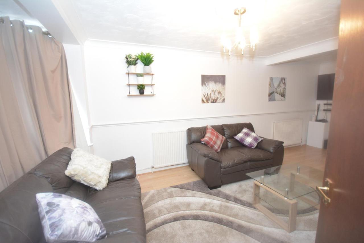 London Luxury 5 Bedroom House 2 Min Walk To The Tube Station Ντάγκεναμ Εξωτερικό φωτογραφία