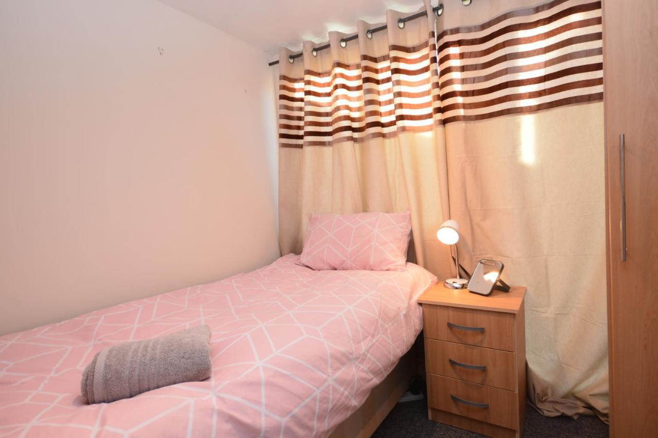 London Luxury 5 Bedroom House 2 Min Walk To The Tube Station Ντάγκεναμ Εξωτερικό φωτογραφία