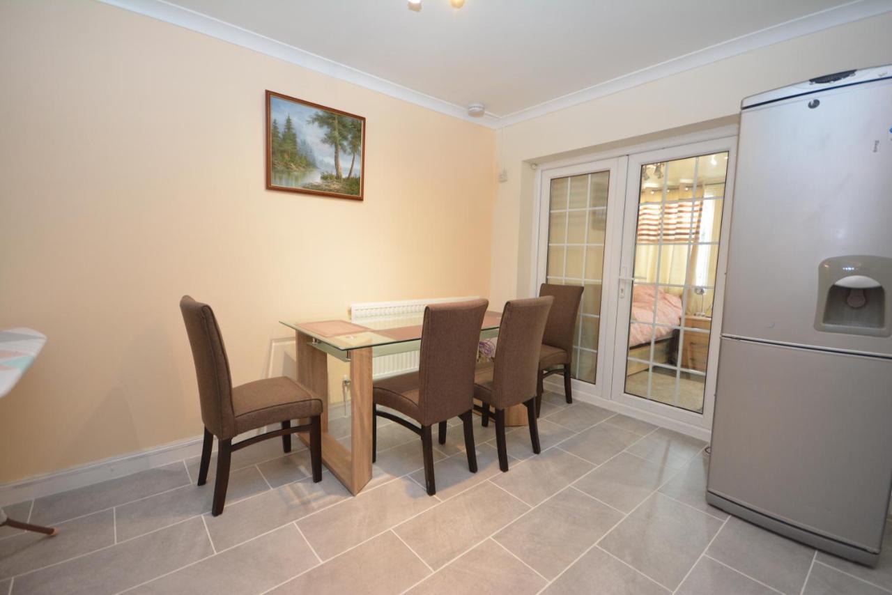 London Luxury 5 Bedroom House 2 Min Walk To The Tube Station Ντάγκεναμ Εξωτερικό φωτογραφία