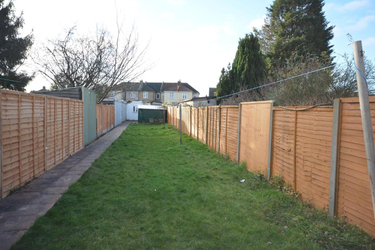 London Luxury 5 Bedroom House 2 Min Walk To The Tube Station Ντάγκεναμ Εξωτερικό φωτογραφία