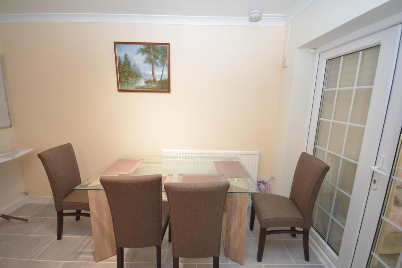 London Luxury 5 Bedroom House 2 Min Walk To The Tube Station Ντάγκεναμ Εξωτερικό φωτογραφία