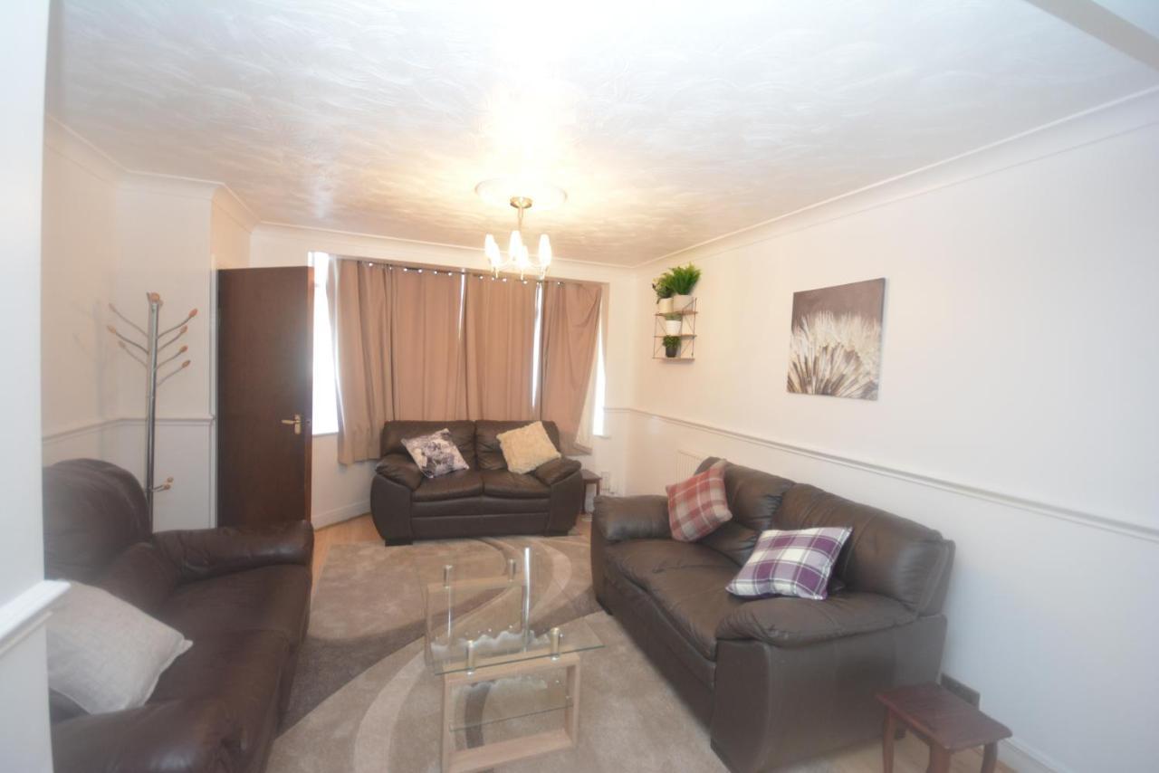 London Luxury 5 Bedroom House 2 Min Walk To The Tube Station Ντάγκεναμ Εξωτερικό φωτογραφία