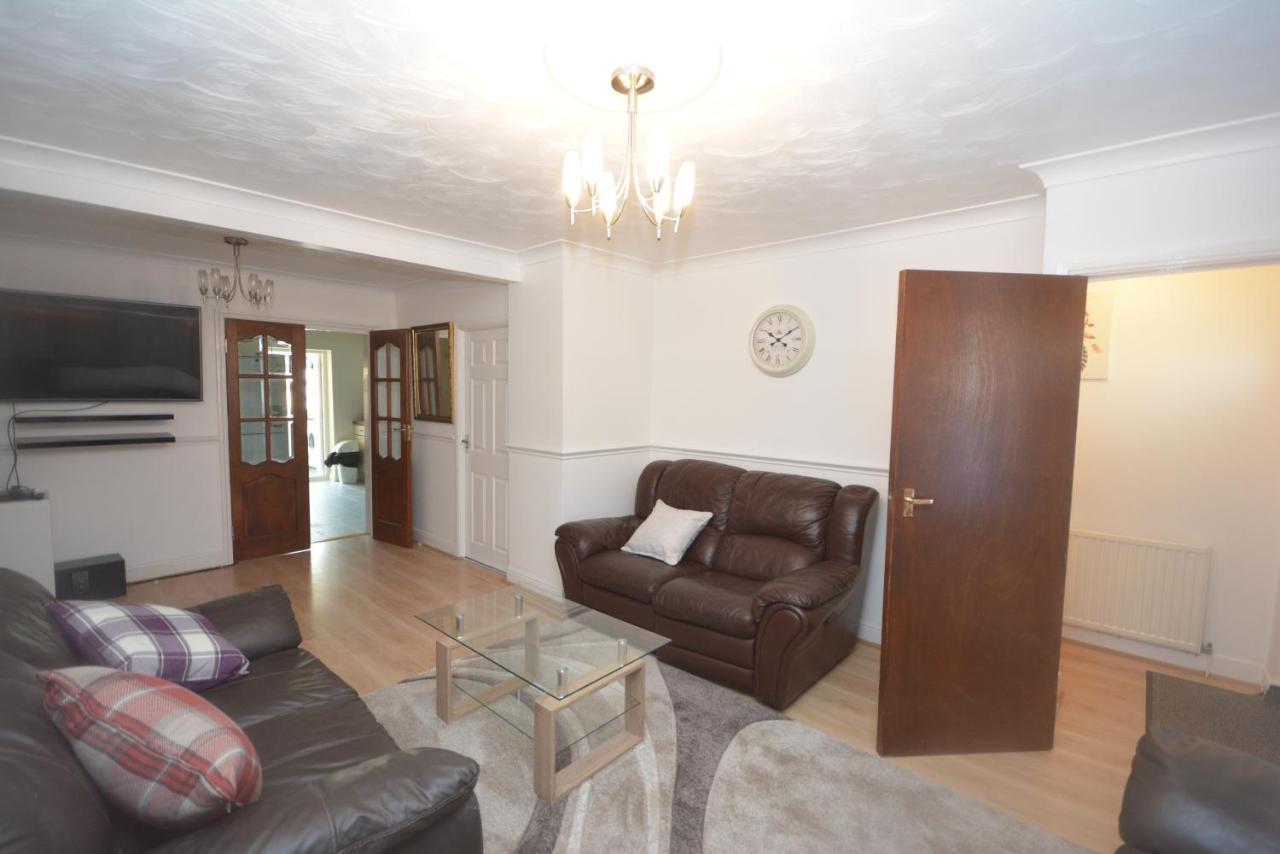 London Luxury 5 Bedroom House 2 Min Walk To The Tube Station Ντάγκεναμ Εξωτερικό φωτογραφία