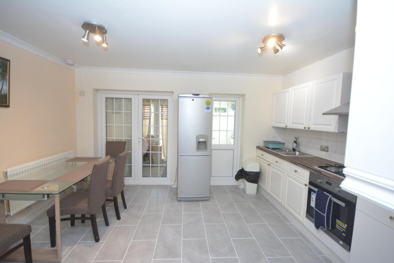 London Luxury 5 Bedroom House 2 Min Walk To The Tube Station Ντάγκεναμ Εξωτερικό φωτογραφία