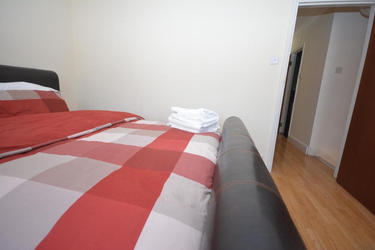 London Luxury 5 Bedroom House 2 Min Walk To The Tube Station Ντάγκεναμ Εξωτερικό φωτογραφία