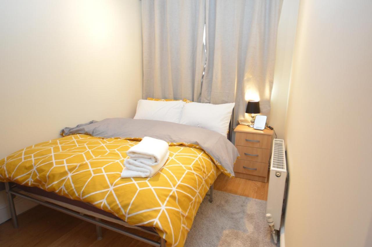 London Luxury 5 Bedroom House 2 Min Walk To The Tube Station Ντάγκεναμ Εξωτερικό φωτογραφία