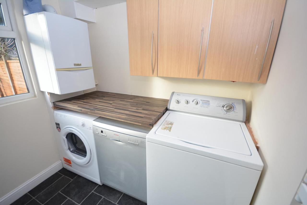 London Luxury 5 Bedroom House 2 Min Walk To The Tube Station Ντάγκεναμ Εξωτερικό φωτογραφία